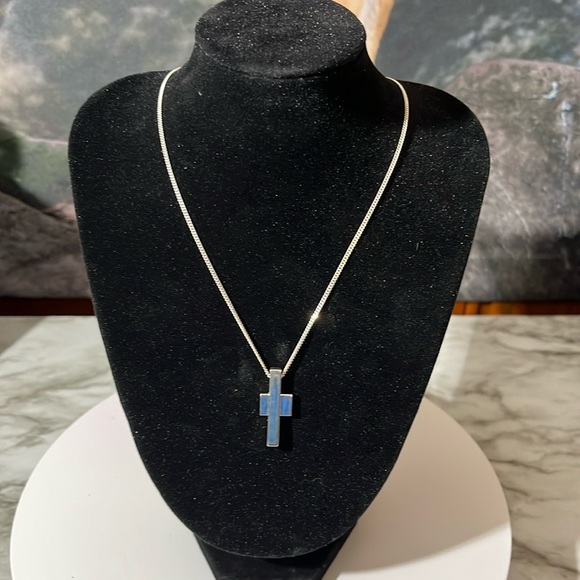 GUCCI STERLING SILVER CROSS 16” NECKLACE. - Picture 2 of 7